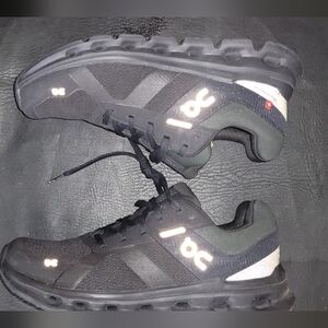On running women's Cloudrunner waterproof size 7.5